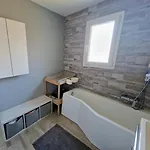 Entiere Avec Piscine- 8p *