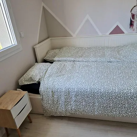 Βίλα Entiere Avec Piscine- 8p