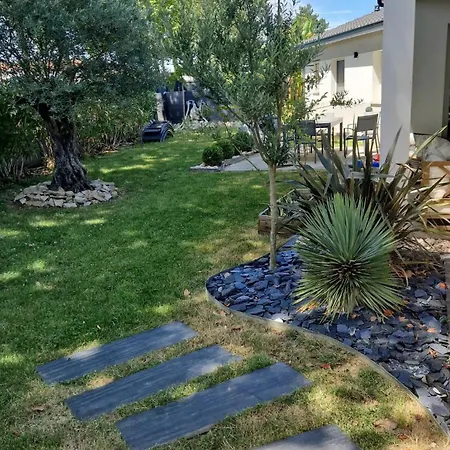 Entiere Avec Piscine- 8p * Leguevin