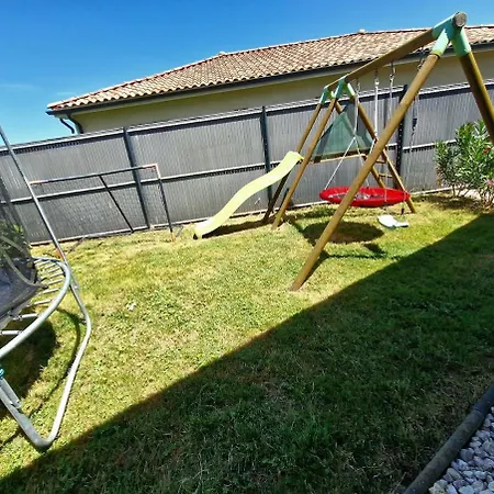 Entiere Avec Piscine- 8p