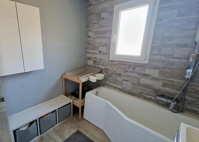 Entiere Avec Piscine- 8p *