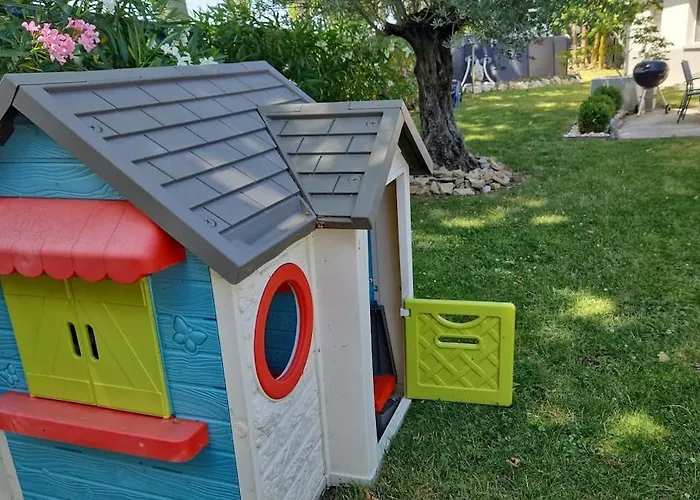 Entiere Avec Piscine- 8p * Leguevin